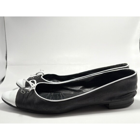 Chanel Ballet Flats Bi-Color Black & White w/ Bow Accent CC Logo Sz EU 37 7 - Picture 2 of 14
